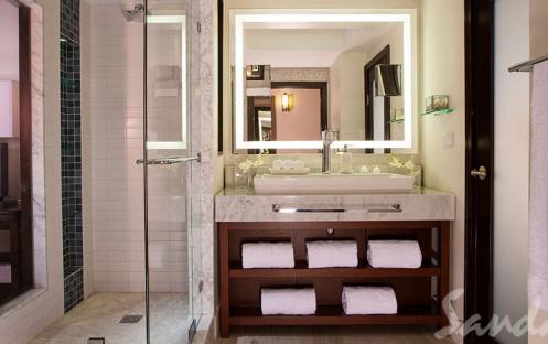 Sandals Grenada Resort & Spa-Pink Gin Oceanfront Honeymoon Penthouse Club Level Room 3_7663